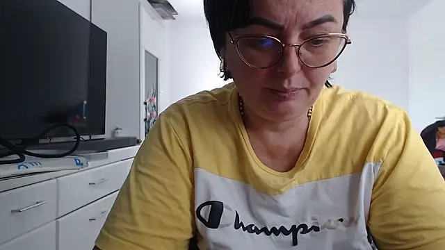 Amandamuller1982 online show from October 14, 2025, 8:37 am