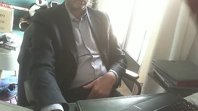 Snapshot of shyfrenchcock1 chatting on December 5, 2025, 3:32 pm shyfrenchcock1 online show from December 5, 2025, 3:32 pm