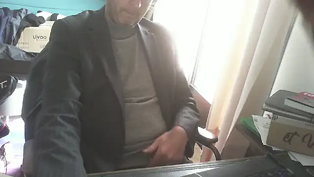 shyfrenchcock1 online show from January 15, 2026, 1:36 pm