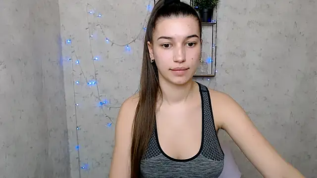 KarolinaRosse  online show from March 18, 2025, 1:44 pm