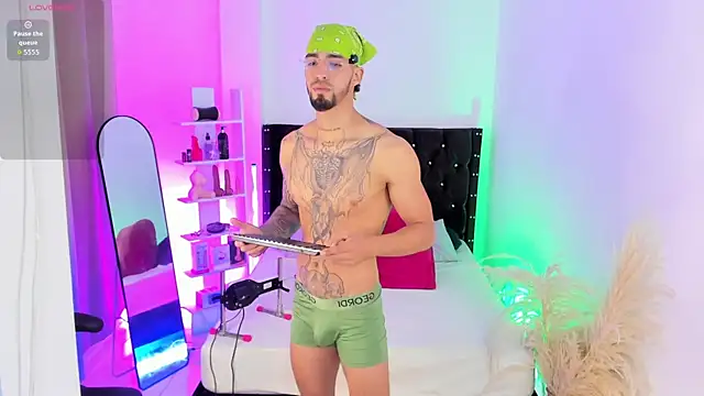 Snapshot of Duriel_ chatting on November 14, 2025, 5:05 pm Duriel online show from November 14, 2025, 5:05 pm