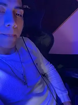 Snapshot of SkinnyHot444 chatting on December 8, 2024, 2:30 pm SkinnyHot444 online show from December 8, 2024, 2:30 pm