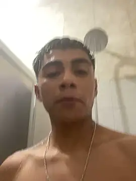 Snapshot of SkinnyHot444 chatting on December 31, 2024, 8:34 pm SkinnyHot444 online show from December 31, 2024, 8:34 pm