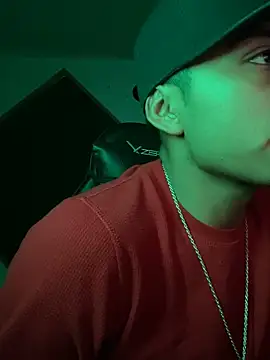 Snapshot of SkinnyHot444 chatting on December 17, 2024, 1:05 pm SkinnyHot444 online show from December 17, 2024, 1:05 pm