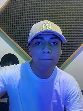 Snapshot of SkinnyHot444 chatting on February 8, 2025, 12:28 am SkinnyHot444 online show from February 8, 2025, 12:28 am