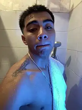 Snapshot of SkinnyHot444 chatting on December 7, 2024, 10:39 am SkinnyHot444 online show from December 7, 2024, 10:39 am