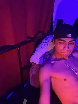 Snapshot of SkinnyHot444 chatting on January 15, 2025, 1:20 pm SkinnyHot444 online show from January 15, 2025, 1:20 pm