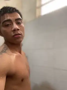 Snapshot of SkinnyHot444 chatting on December 14, 2024, 10:39 pm SkinnyHot444 online show from December 14, 2024, 10:39 pm