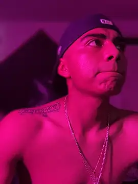 Snapshot of SkinnyHot444 chatting on December 6, 2024, 10:46 pm SkinnyHot444 online show from December 6, 2024, 10:46 pm