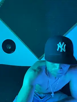 Snapshot of SkinnyHot444 chatting on February 18, 2025, 4:14 pm SkinnyHot444 online show from February 18, 2025, 4:14 pm