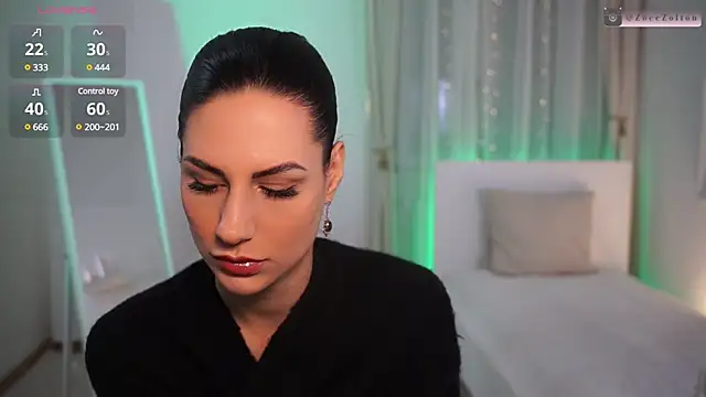 ZoeeZolton online show from December 16, 2024, 5:43 pm