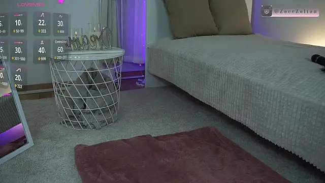 ZoeeZolton online show from February 2, 2025, 2:45 pm