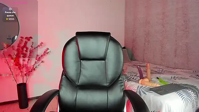 Snapshot of SaraMilf_69 chatting on November 21, 2025, 1:43 pm SaraMilf 69 online show from November 21, 2025, 1:43 pm