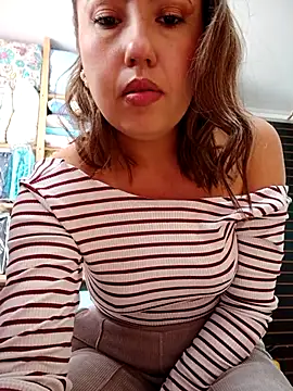 Snapshot of VIOLETA-25_ chatting on October 11, 2025, 3:24 pm VIOLETA-25 online show from October 11, 2025, 3:24 pm