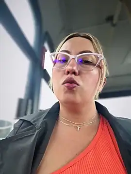 VIOLETA-25  online show from May 7, 2026, 3:15 pm