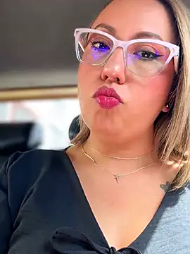 Snapshot of VIOLETA-25_ chatting on June 19, 2026, 3:18 pm VIOLETA-25 online show from June 19, 2026, 3:18 pm