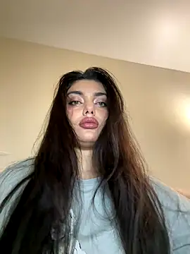 Sweet Khalifa  online show from December 22, 2025, 3:12 pm