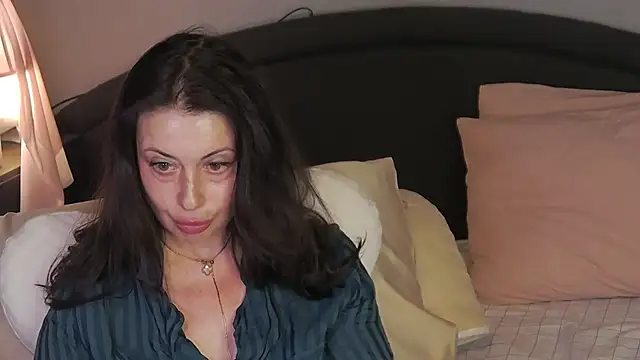Mia Lovi online show from May 9, 2026, 6:22 pm