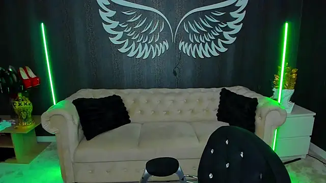 anemarieejolie online show from November 14, 2025, 6:44 pm