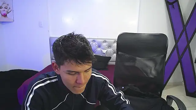 Zafiro Chizuy online show from December 12, 2024, 8:21 pm