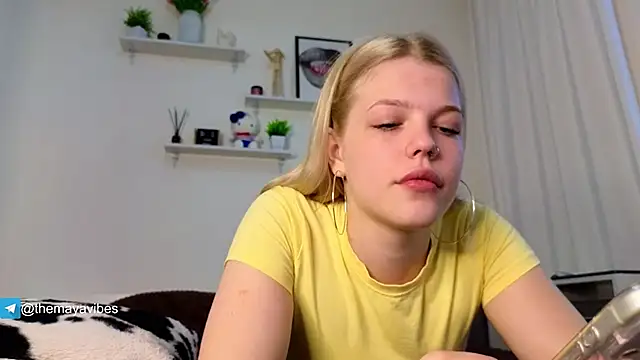 Snapshot of Maya_Rave chatting on March 16, 2026, 5:44 am Maya Rave online show from March 16, 2026, 5:44 am