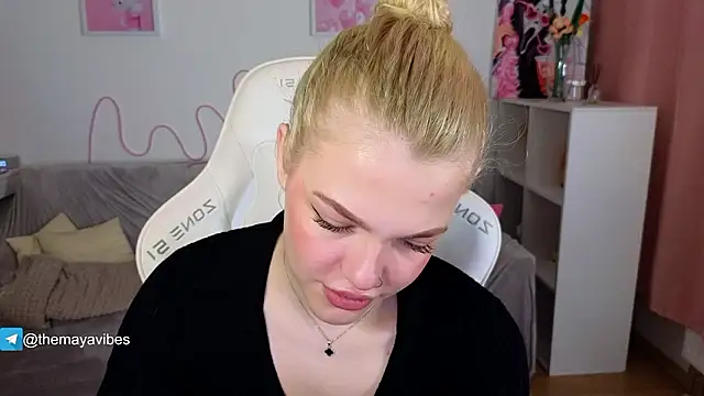 Snapshot of Maya_Rave chatting on March 6, 2026, 3:45 am Maya Rave online show from March 6, 2026, 3:45 am