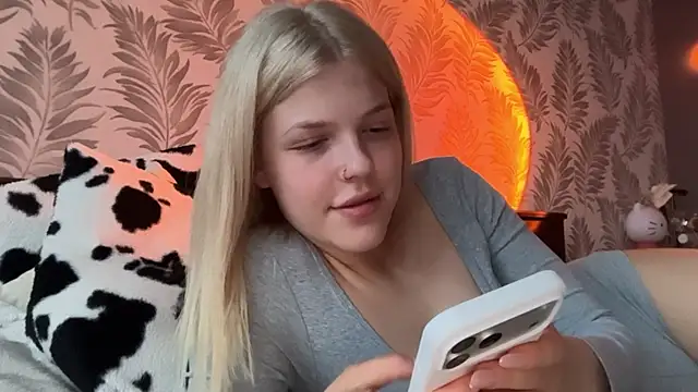 Maya Rave online show from July 6, 2026, 6:43 pm