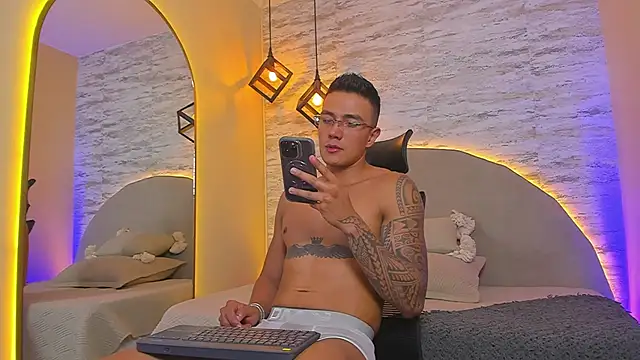 Aron Bolt online show from February 5, 2026, 12:45 pm