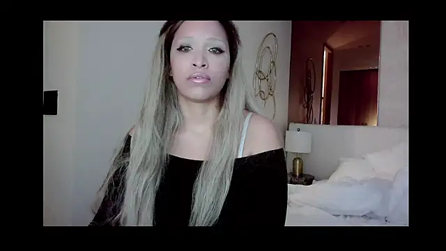 liadivina online show from August 3, 2026, 2:08 am