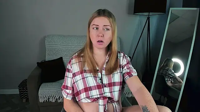 BettyBloom69 online show from December 17, 2025, 5:23 am