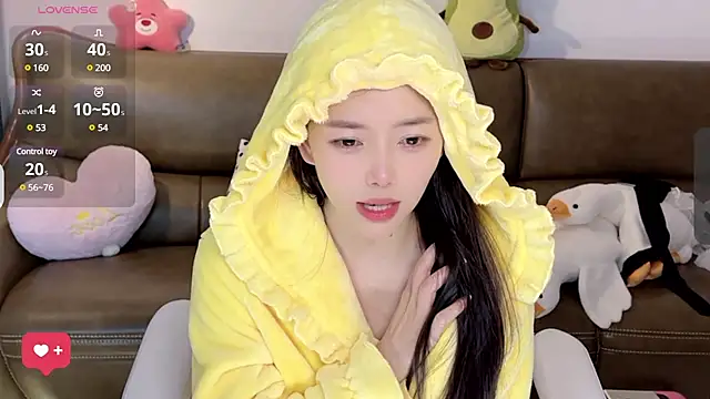 Yilin1999 online show from March 9, 2025, 7:23 am