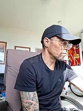 mileflav0r online show from May 3, 2026, 7:57 am