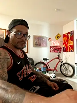 mileflav0r online show from April 29, 2026, 9:32 pm