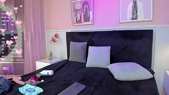 Snapshot of elodie_walker chatting on October 10, 2025, 12:28 pm elodie walker online show from October 10, 2025, 12:28 pm