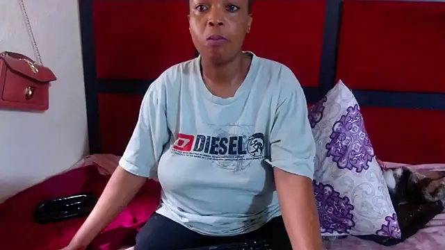 Snapshot of MaximTease24 chatting on December 14, 2025, 10:32 am MaximTease24 online show from December 14, 2025, 10:32 am