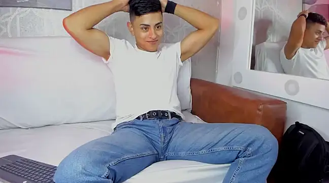 Snapshot of Lucii_fer_ chatting on February 25, 2025, 2:37 pm Lucii fer online show from February 25, 2025, 2:37 pm