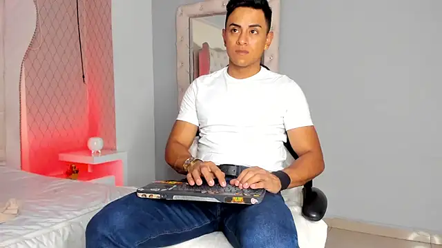 Lucii fer  online show from February 9, 2026, 11:30 am