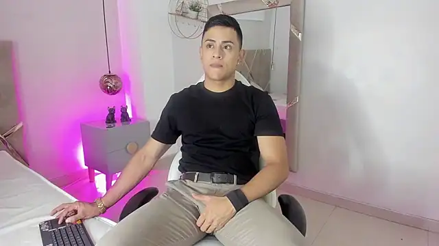 Snapshot of Lucii_fer_ chatting on November 19, 2025, 11:43 am Lucii fer online show from November 19, 2025, 11:43 am