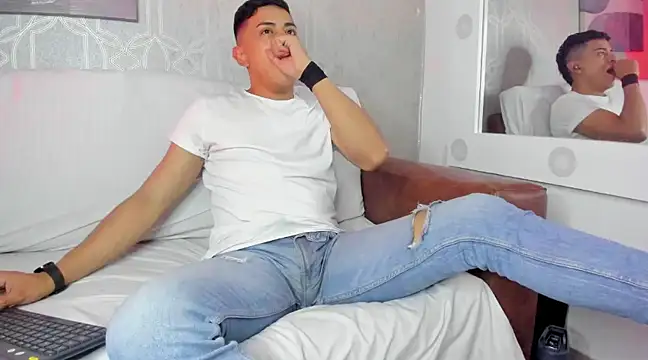 Snapshot of Lucii_fer_ chatting on February 23, 2025, 2:46 pm Lucii fer online show from February 23, 2025, 2:46 pm