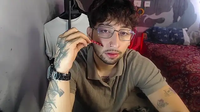 Snapshot of Dereck_Dickson chatting on November 4, 2025, 3:05 pm Dereck Dickson online show from November 4, 2025, 3:05 pm