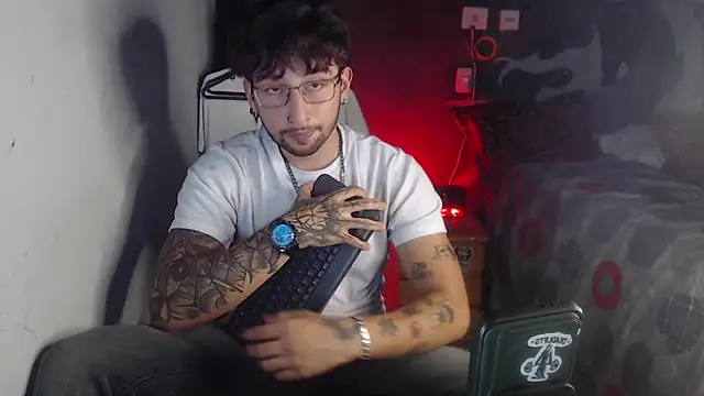 Snapshot of Dereck_Dickson chatting on November 23, 2025, 6:12 am Dereck Dickson online show from November 23, 2025, 6:12 am