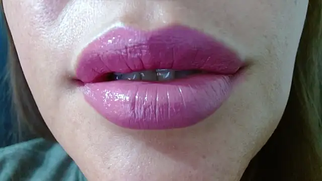 Snapshot of miss_evoleth2 chatting on July 9, 2026, 8:26 am miss evoleth2 online show from July 9, 2026, 8:26 am