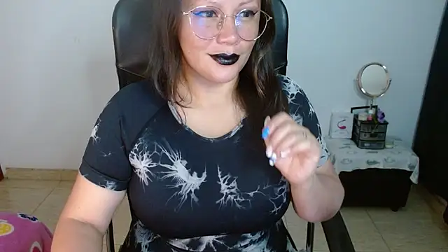 Snapshot of miss_evoleth2 chatting on June 7, 2026, 5:01 am miss evoleth2 online show from June 7, 2026, 5:01 am