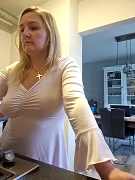 Snapshot of CoupleKitty chatting on October 21, 2025, 3:44 pm CoupleKitty online show from October 21, 2025, 3:44 pm