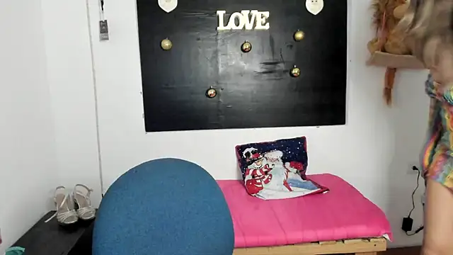 queen-natty online show from December 10, 2024, 2:48 am