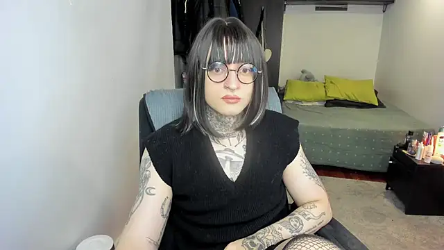 Snapshot of ShiiraVelkor chatting on November 28, 2025, 9:20 am ShiiraVelkor online show from November 28, 2025, 9:20 am