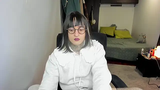 Snapshot of ShiiraVelkor chatting on November 24, 2025, 9:37 pm ShiiraVelkor online show from November 24, 2025, 9:37 pm