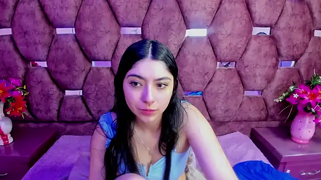 Lucy Anall  online show from June 6, 2026, 10:48 pm