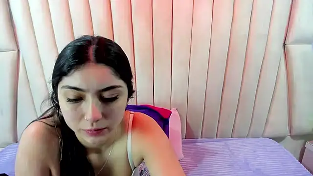 Lucy Anall  online show from May 4, 2026, 10:23 pm