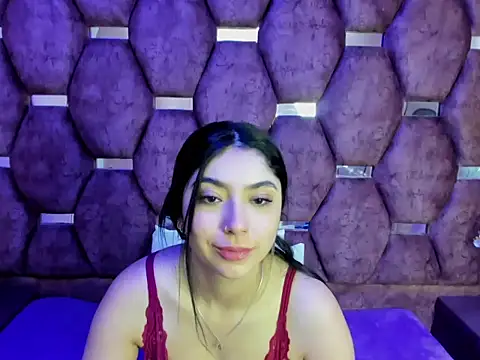 Lucy Anall  online show from May 22, 2026, 10:08 pm